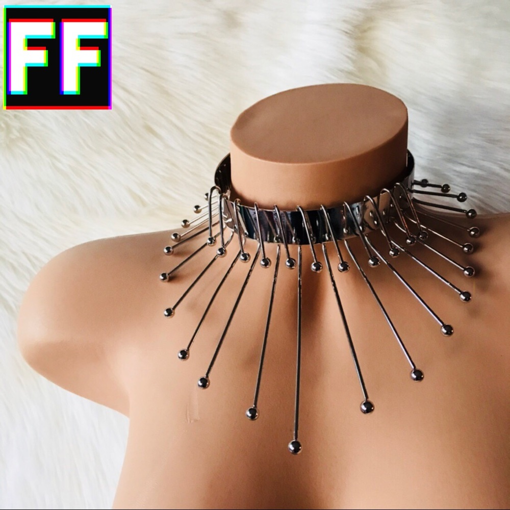 Spiked Choker Statement Necklace 🤘🏽 - Picture 3 of 8